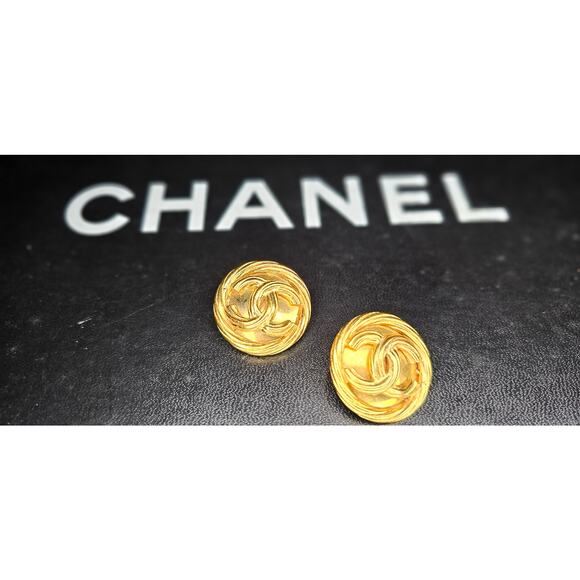 CHANEL CC Spring 1993 Gold Plated CC Rope Bezel Detail Clip On Earrings - Picture 4 of 5